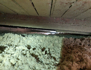 Zateplení stropu rodinného domu pomocí foukané izolace